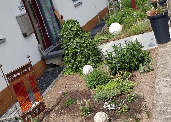 Frau Klara * Hofheim in Unterfranken